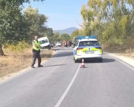 83-годишна загина в жестока катастрофа край Карлово, четирима са в болница