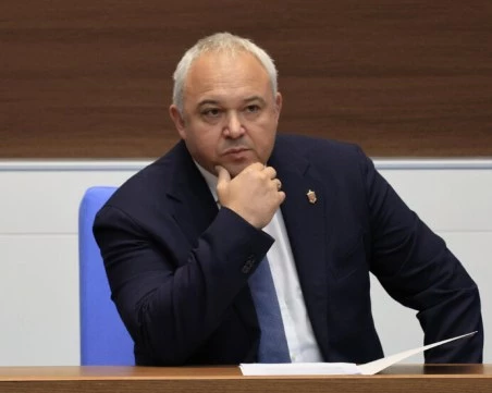 Делян Пеевски за Демерджиев: Нощем, вместо да мисли за съпругата си, мисли за мен