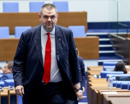 Делян Пеевски за Демерджиев: Нощем, вместо да мисли за съпругата си, мисли за мен