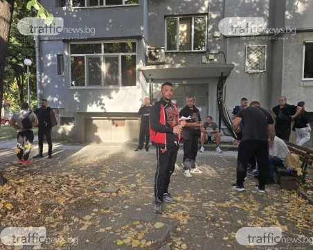 Едва 15 души излязоха на протест за детска площадка в Смирненски, настояват райкметът да им съдейства