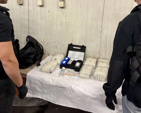 ГДБОП задържа 12 кг кокаин на границата с Турция, арестуван е шофьорът на тира ВИДЕО