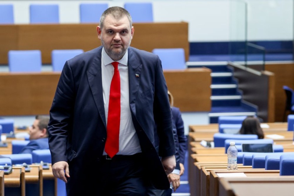 Делян Пеевски за Демерджиев: Нощем, вместо да мисли за съпругата си, мисли за мен