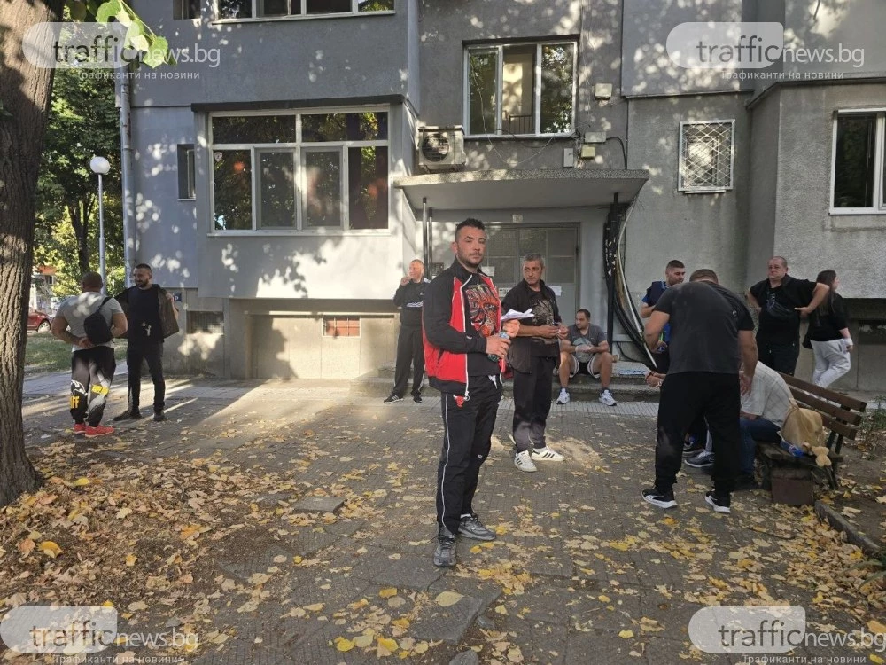 Едва 15 души излязоха на протест за детска площадка в Смирненски, настояват райкметът да им съдейства
