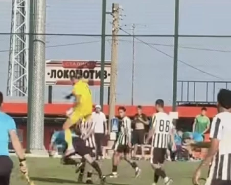 Наритиха футболен съдия по време на юношески мач, БФС: Ще бъде безкомпромисни ВИДЕО