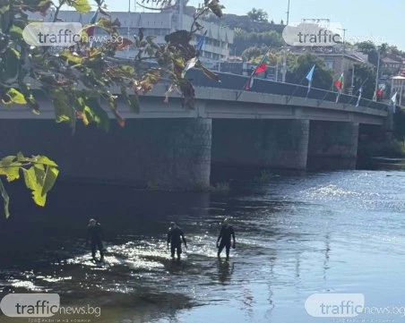 Водолази претърсват Марица в Пловдив - издирват оръжието на убийството на Илиян Филипов?
