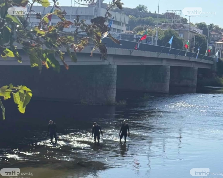 Водолази претърсват водите на Марица в Пловдив - издирват оръжието на убийството на Илиян Филипов?