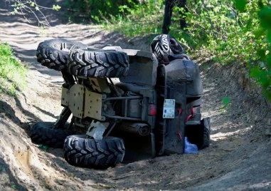 25-годишен е с опасност за живота след катастрофа с АТВ