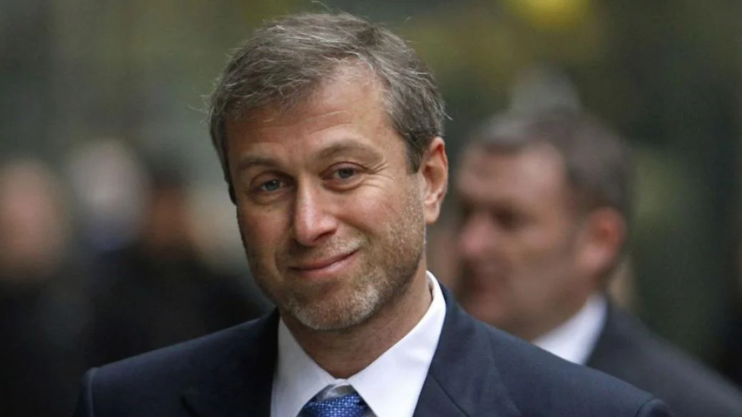 Абрамович укрил имения, яхти и самолети за $672 млн. долара