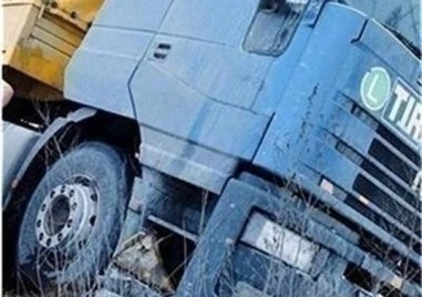 Катастрофа между два тира пак затвори пътя Велико Търново - Русе
