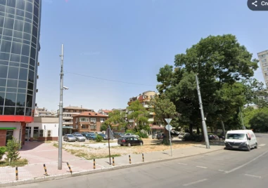 Вместо многоетажен паркинг и кметство: Дават имота на „Весело село за 790 евро наем за 10 години