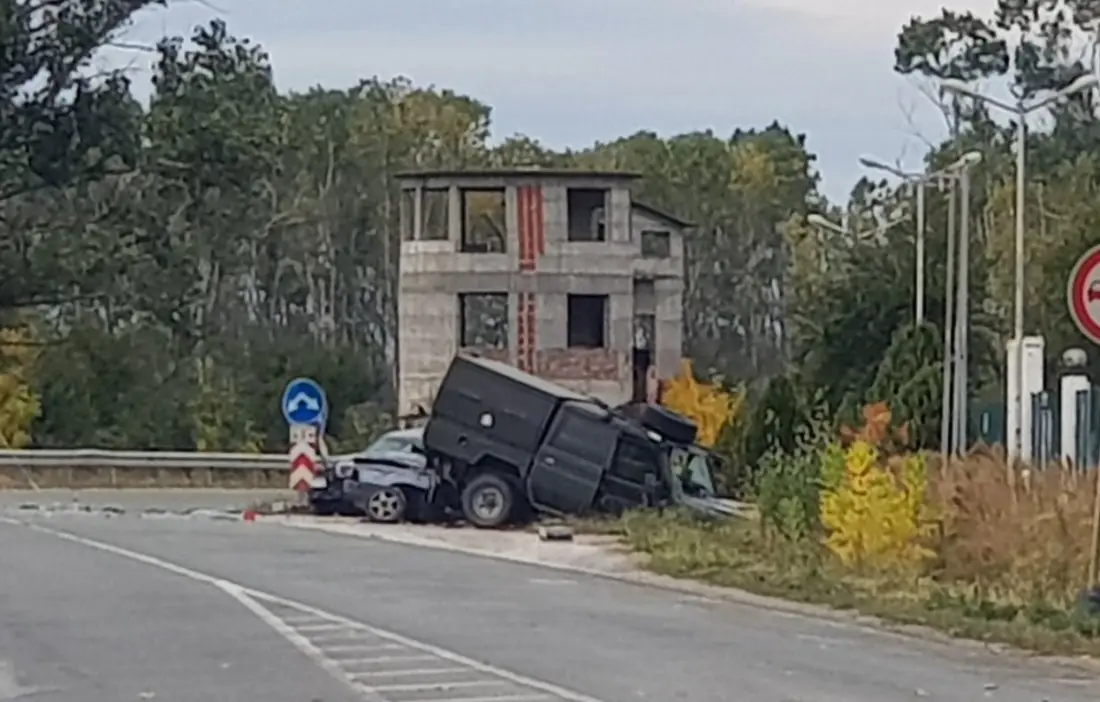 Военен джип се повреди и предизвика катастрофа с две коли край Пловдив