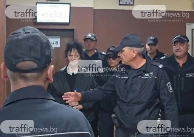 Оставиха в ареста проф. Генева-Попова, въпреки че припадна в съдебна зала