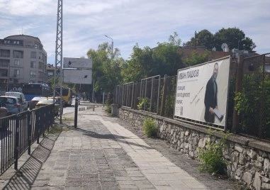 След въпроси в ОбС: Общината откри незаконни билборди на „Тодор Диев – Иван Пашов ги свали