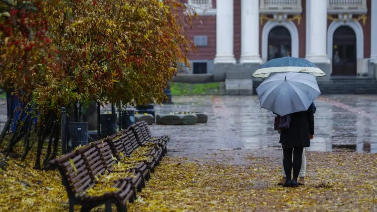 Времето утре: Облачно, на много места ще вали