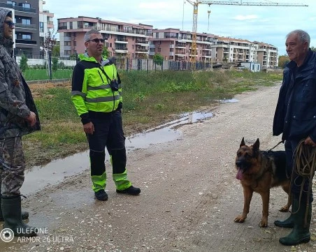 Доброволци с кучета претърсиха брега на Марица в издирване на изчезналата Пенка