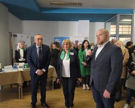 Работодатели от Пловдив и региона предложиха 110 свободни места предложиха  за младежи и трайно безработни