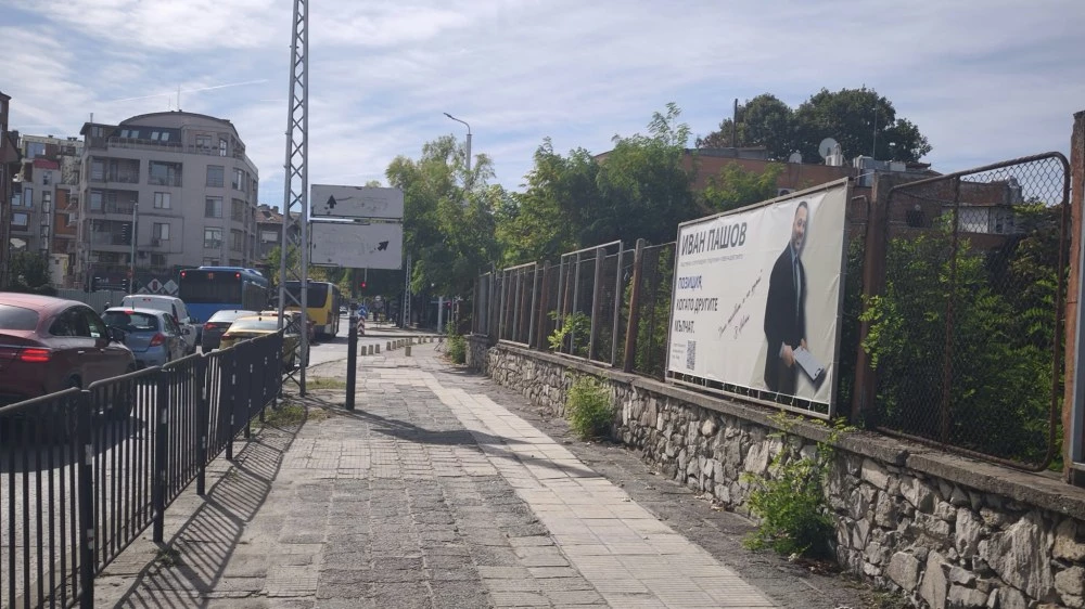 След въпроси в ОбС: Общината откри незаконни билборди на „Тодор Диев