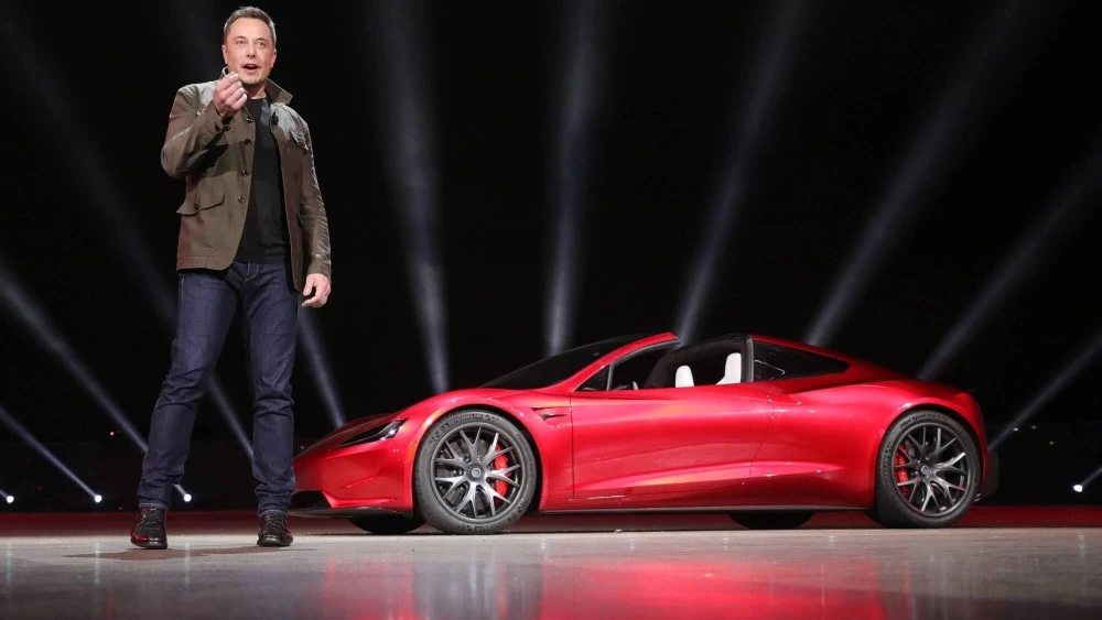 Тази нощ: Tesla ще представи новия Roadster след девет години обещания