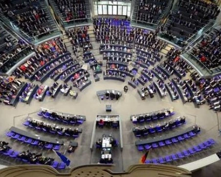 Германската крайна десница и консерваторите губят позиции