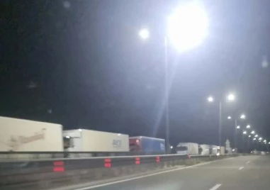 Над 10 км е опашката от тирове на границата с Турция