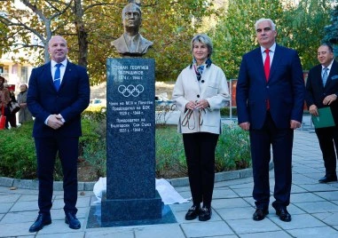 Откриха паметник на първия българин член на МОК
