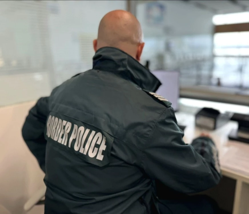 Задържаха двама българи с марихуана за над 37 000 евро на „Капитан Андреево