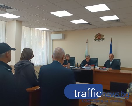 14-годишният, обвинен в убийството на майка си, я наръгал 18 пъти, рисувал пентаграм с кръвта й