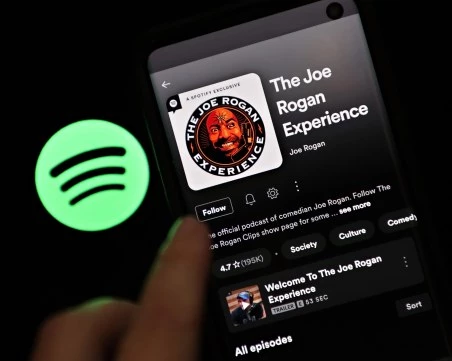 Голямото разчистване в Spotify: Защо 50 милиона AI песни изчезнаха от плейлистите ви