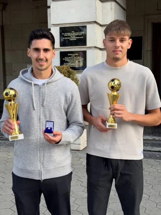Футболисти на Ботев с две индивидуални отличия