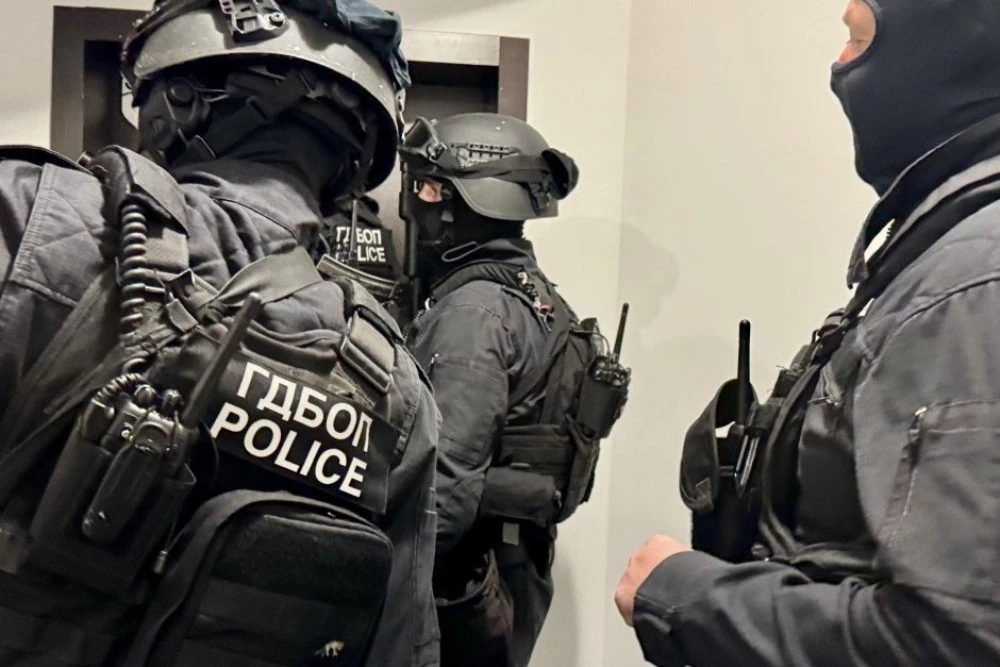 ГДБОП удари предполагаема схема за интернет измами, задържани са десетки души