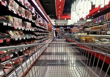 Масови проверки в складовете на големите търговски вериги в цялата страна