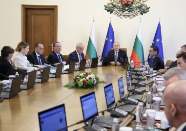 Радев: Протестиращите искат да вкарат България във война