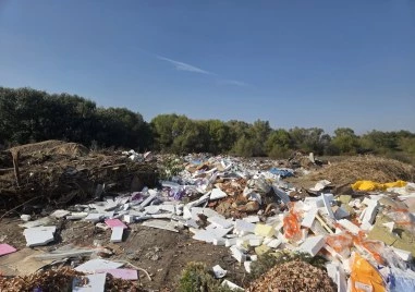 Абсурдно! Превърнаха три терена край Въча в незаконни сметища