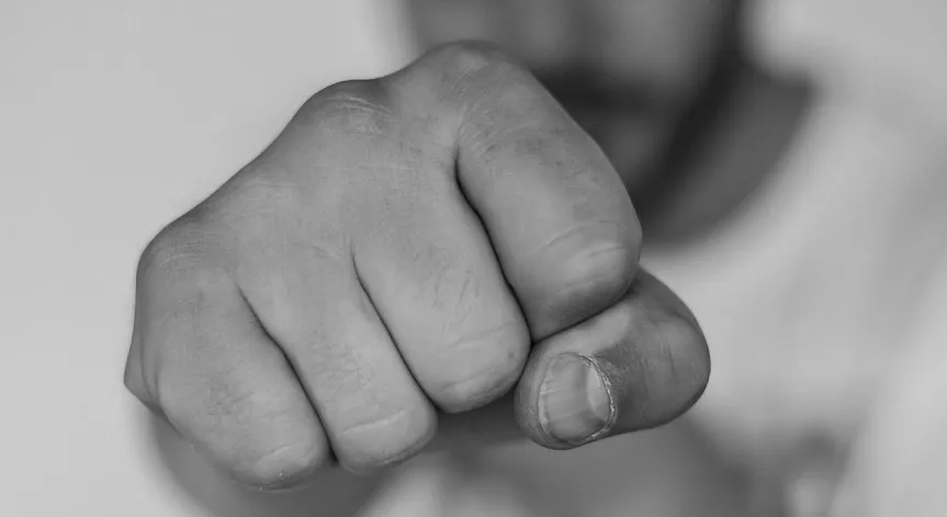 Млад мъж брутално преби майка си в София