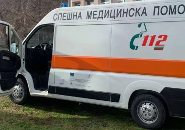 Работник е в кома, след като падна от скеле