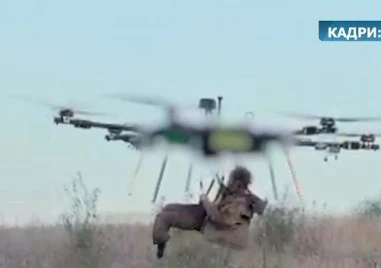 Украински войник, приклещен на фронта 8 месеца, загуби единия си крак от измръзване - отряза сам другия, за да оцелее