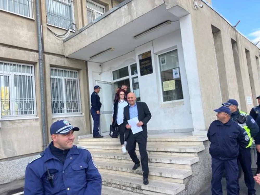 Проверката срещу кмета на Кърджали Ерол Мюмюн е по сигнал от 2024 г., пуснаха го на свобода