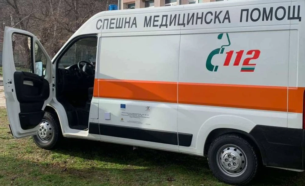 Работник е в кома, след като падна от скеле