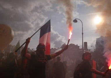 Френските власти забраниха протестите в няколко града