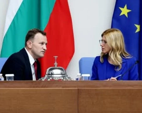 Депутатът от ПБ: Не е журналистика да отваряш вратата на автомобил с охранявано лице вътре