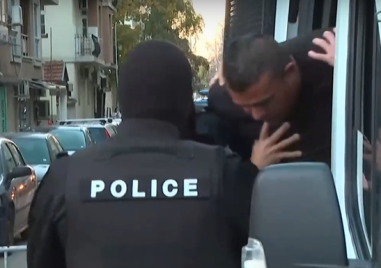 Докараха тримата заподозрени за смъртта на Слави Бинев в СДВР