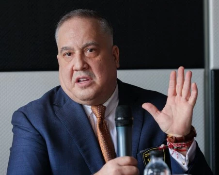 Няколко души отишли при Слави Бинев, след това се чули изстрели