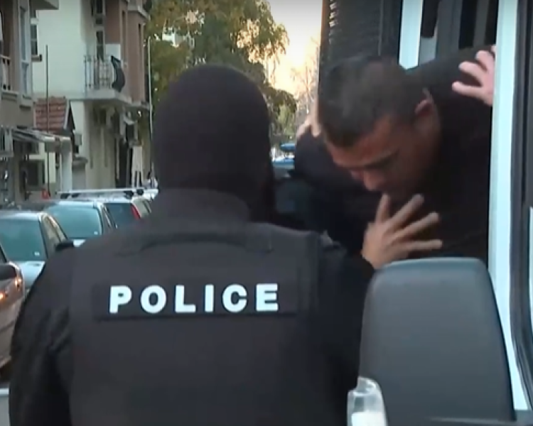 Докараха тримата заподозрени за смъртта на Слави Бинев в СДВР