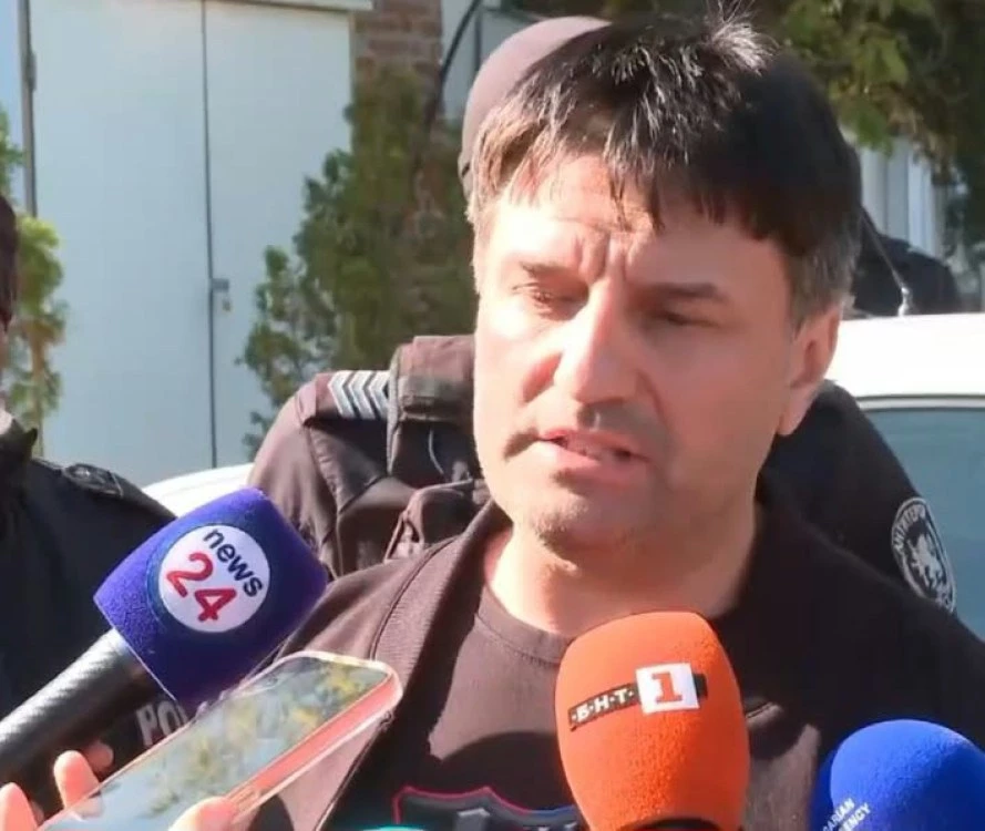 Финансов спор е водещата версия за убийството на Слави Бинев, открити са две оръжия и гилза