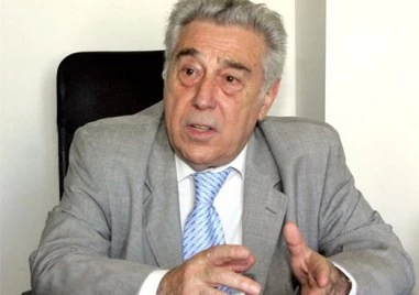 Почина юристът Александър Джеров