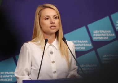 ЦИК: Всички секции са отворени, само в три е преминато към хартиено гласуване