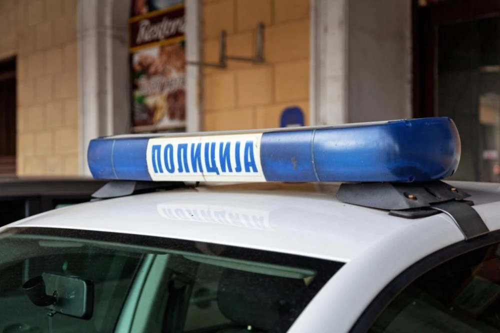 Нападнаха 82-годишната майка на Александър Вучич край избирателна секция