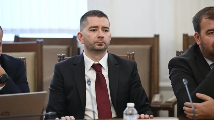 Прогресивна България плаши избирателите със сглобка на Пеевски и Гюров