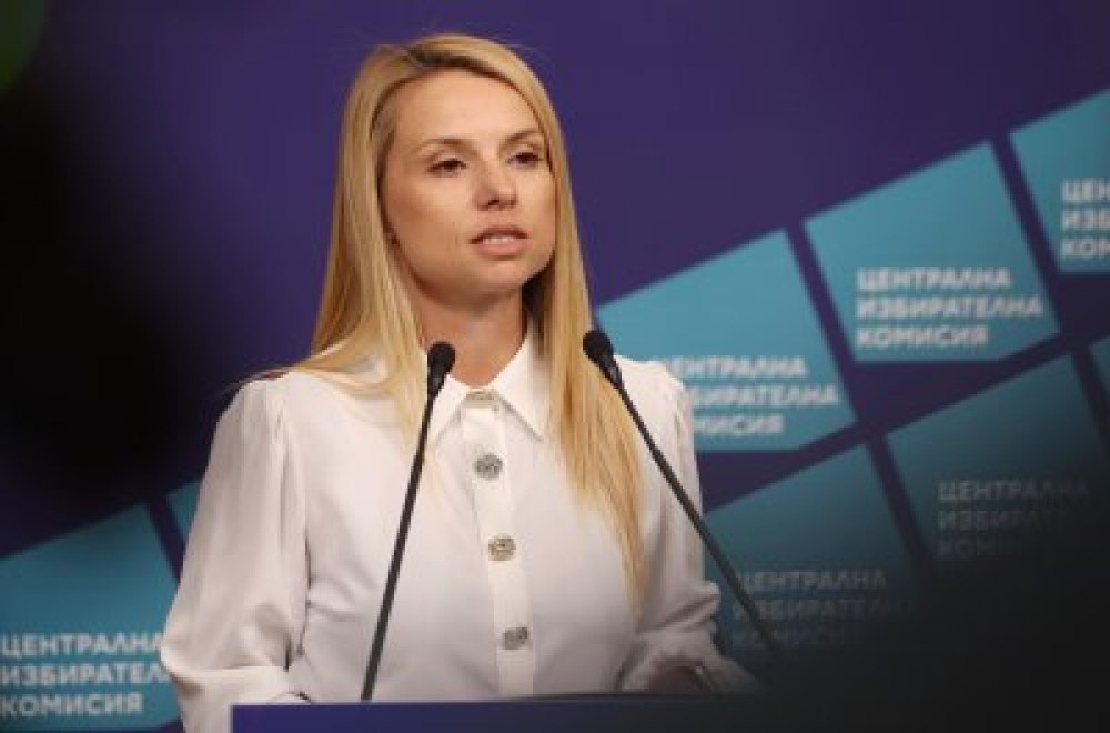 ЦИК: Всички секции са отворени, само в три е преминато към хартиено гласуване
