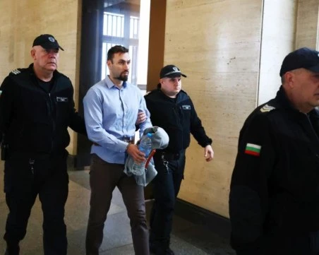 Окончателно: 20 г. затвор за Орлин, който уби и напъха в куфар Евгения, баща му - невинен